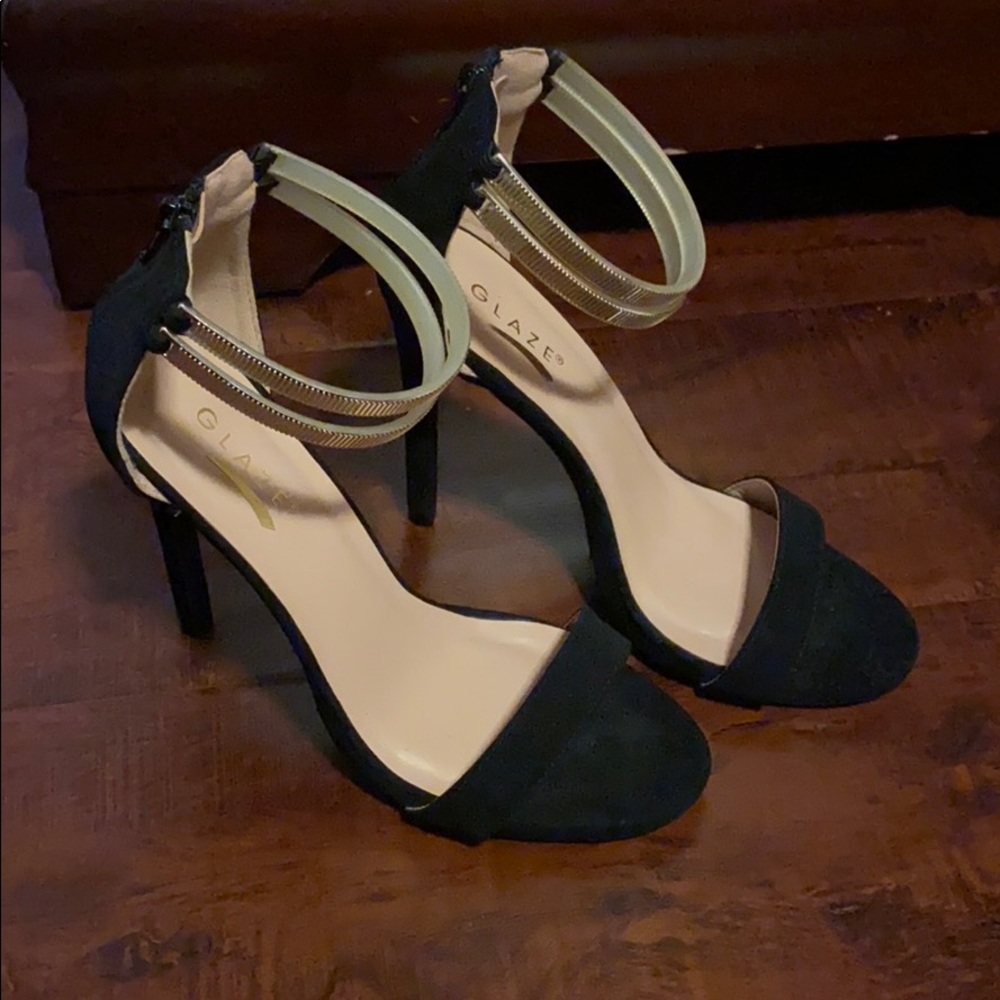 Black heels with gold strap